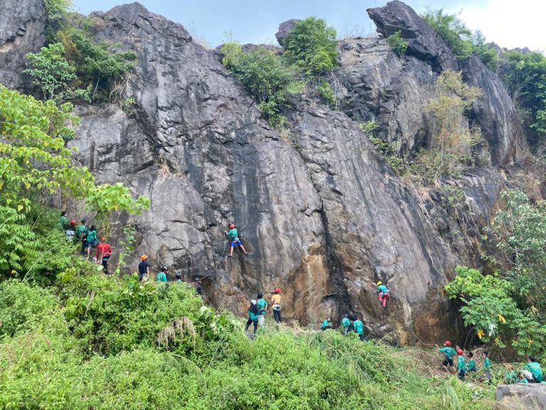 Destinasi Minat Khusus Panjat Tebing Bukit Kandis