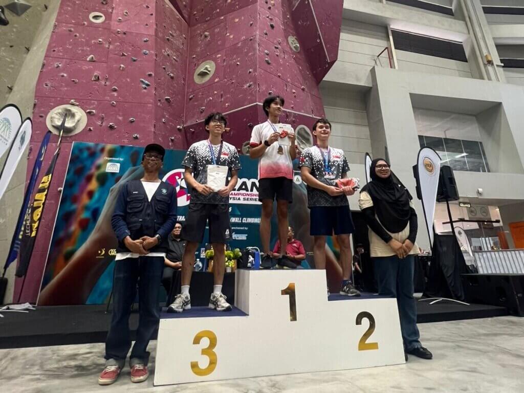 Ardana Cikal Damarwulan yang berhasil mengawinkan medali emas Boulder Youth Putra dan Lead Youth Putra