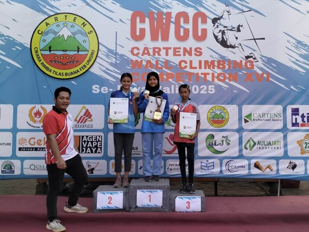 Restu Aqila Bumi dari Nusantara Sport Climbing Yogyakarta raih medali emas untuk kategori Lead U13 Putri.
