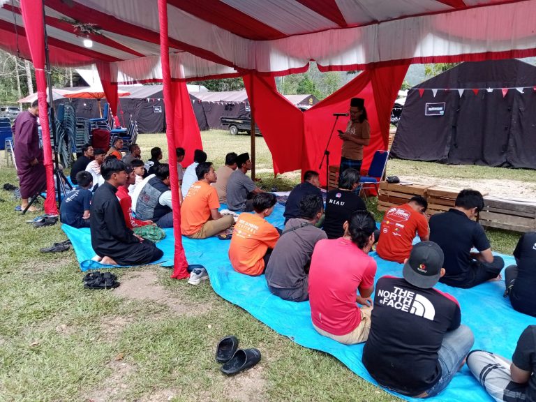 Sholat Jumat di Lembah Harau, Khotib Ingatkan Pemanjat Harus Menjaga Alam